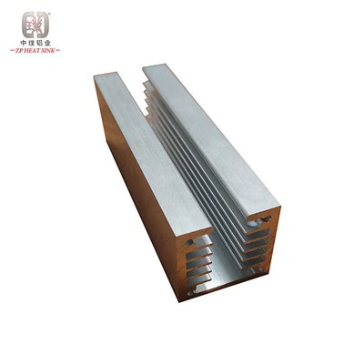 Hladilnik z utori iz aluminija v obliki črke U